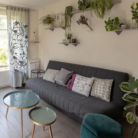 Apartment Beautiful House With Flowered Garden *